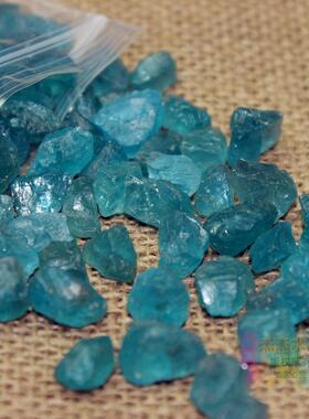 天然磷灰石原石小颗粒原矿碎石蓝色宝石碎粒