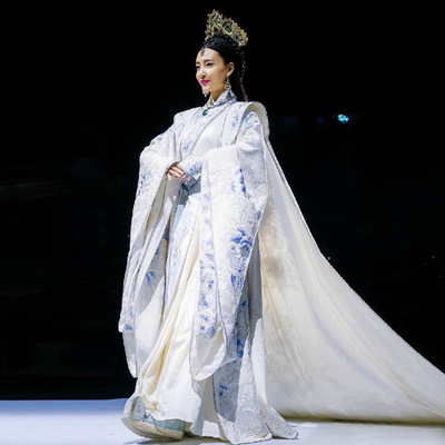 影视拖尾皇后服舞台古装演出服