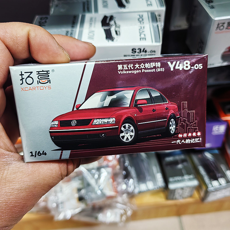 拓意帕萨特第五代红色车模