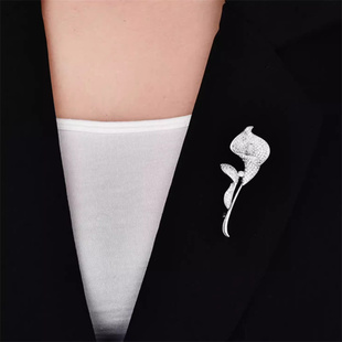 日韩轻奢丁香花胸针ins精致水钻设计时尚男女西装礼服防走光别针