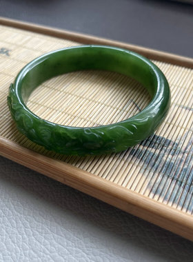 【蝶恋花】和田玉碧玉手镯俄罗斯七号矿老坑白加绿碧玉雕花牡丹花