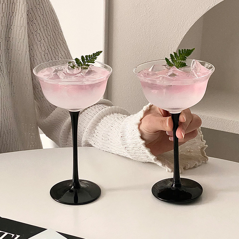 小众黑杆高脚玻璃鸡尾酒杯