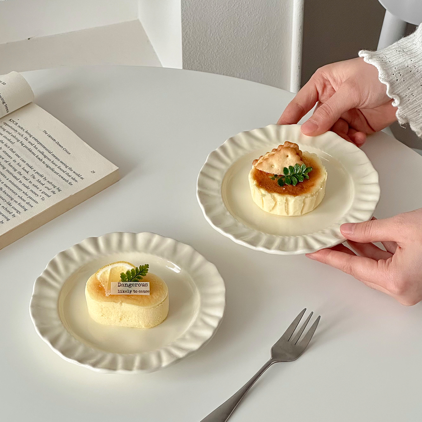 ins风陶瓷甜品盘家用高级感漂亮早餐汉堡餐具点心蛋糕碟法式摆盘