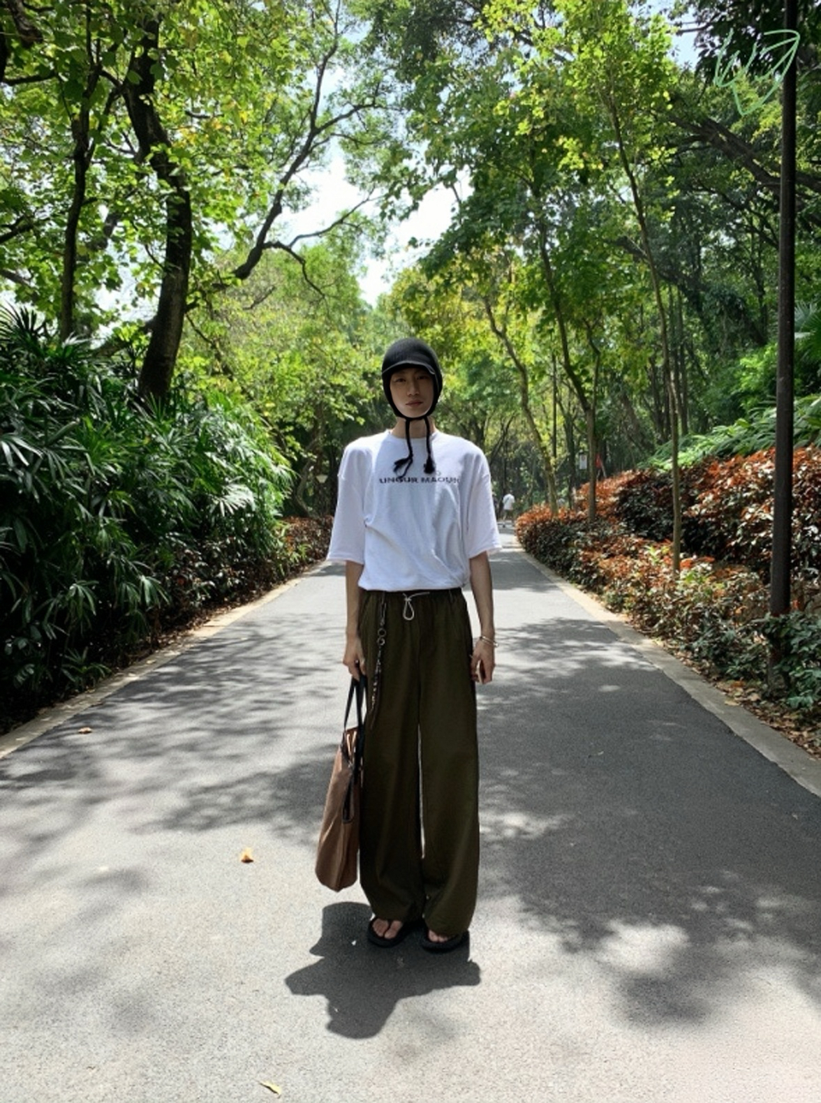 UngurMaour 《飒沓未来》富有倾注英文符号图案强捻棉短T恤