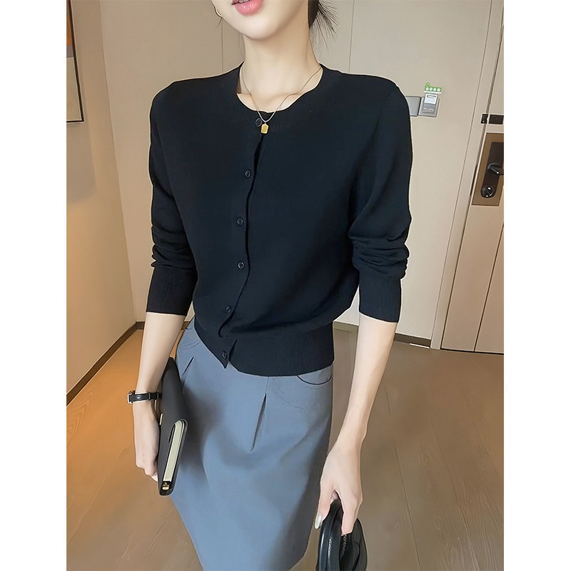 高级感气质针织开衫女秋季2026新款薄款外搭上衣秋冬打底毛衣外套