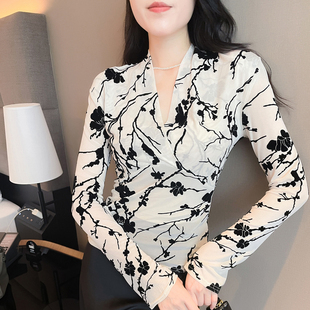 气质V领T恤女长袖2025新款欧货植绒网纱上衣修身显瘦打底衫女秋冬