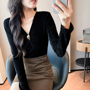 黑色丝绒打底衫女秋冬欧货性感V领T恤女长袖紧身内搭上衣洋气小衫