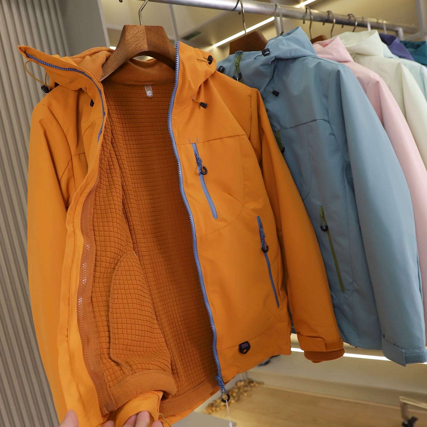 牛货~三合一可脱卸秋冬男士情侣加绒加厚蓄热抗寒摇粒绒冲锋外套