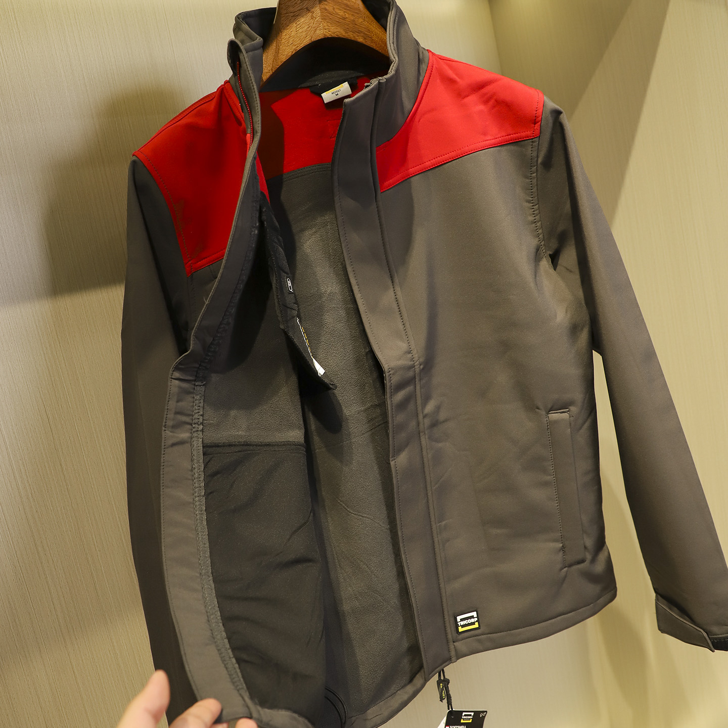 德国元货！F1赛事高端户外防风防水加绒保暖拼色软壳衣冲锋夹克男