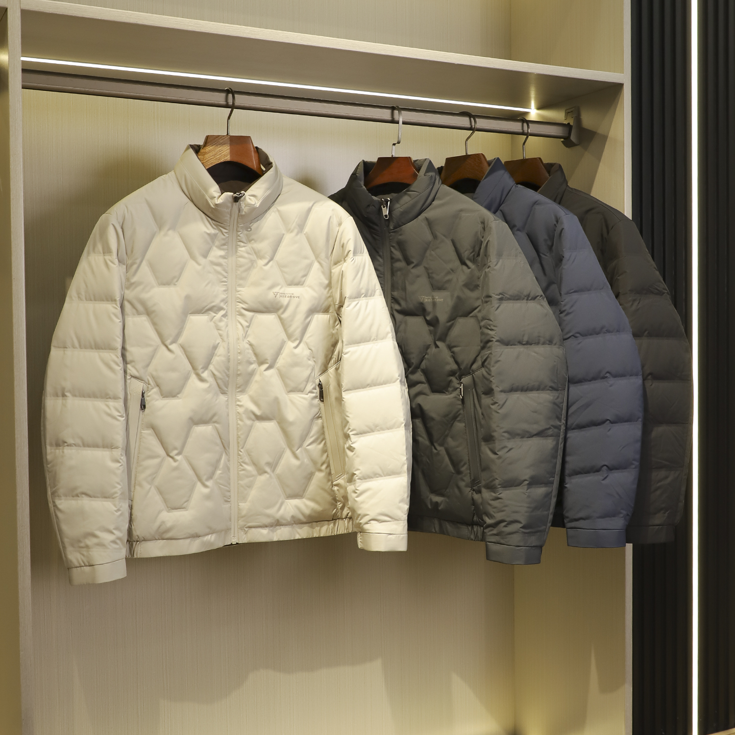 两面穿~压胶分仓充绒~秋冬男士轻盈保暖百搭立领加厚白鸭绒羽绒服