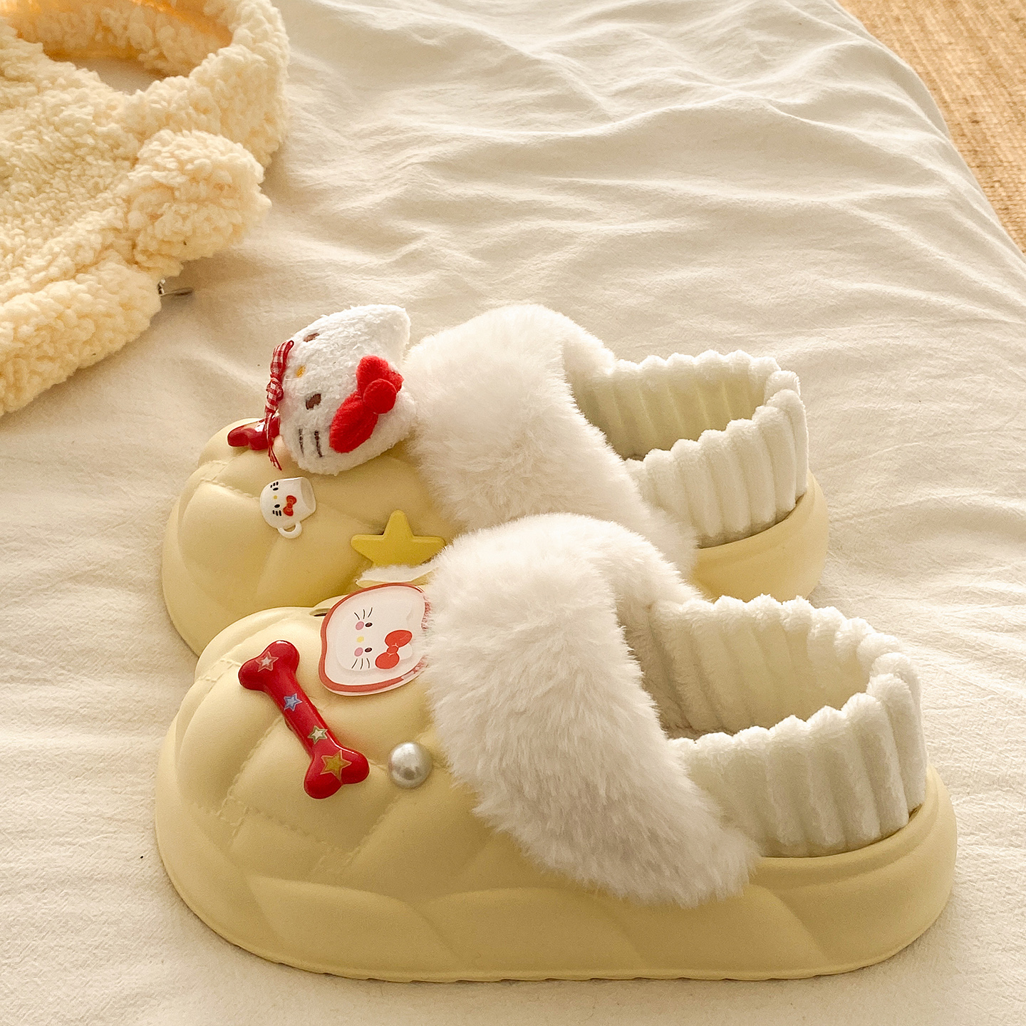 可爱猫咪骨头防水包跟棉拖鞋