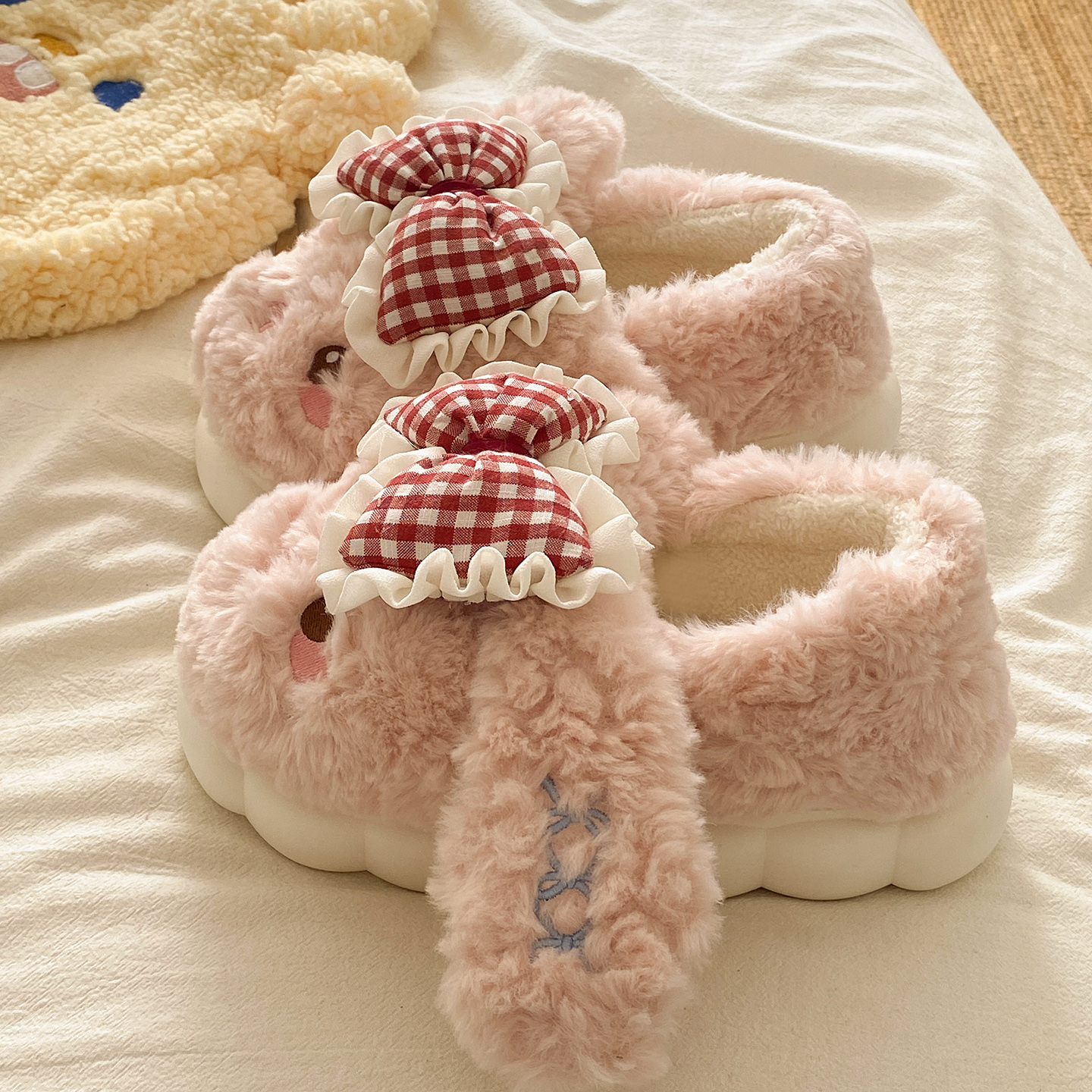 可爱小狗蝴蝶结毛绒保暖棉拖鞋
