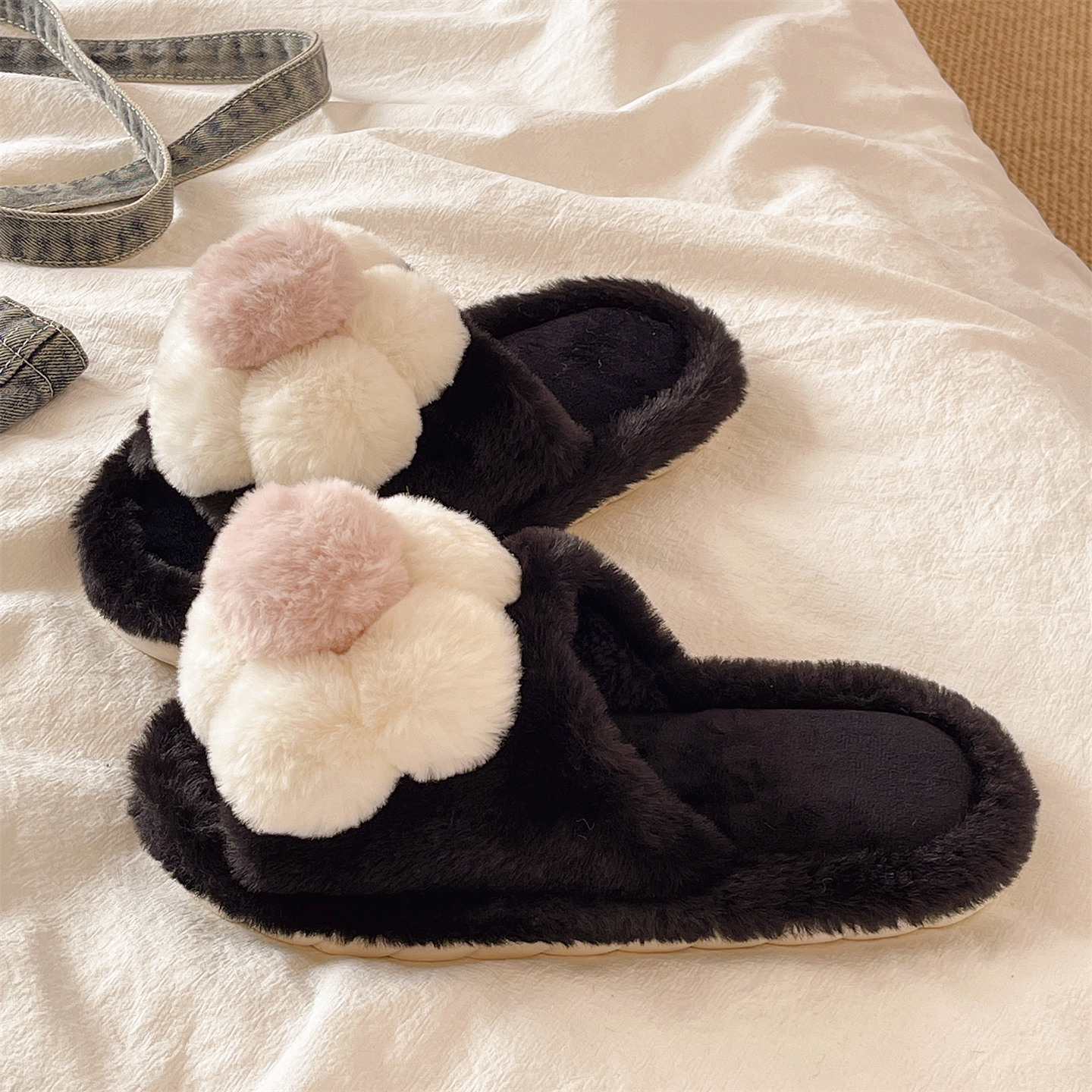 厚底毛毛拖鞋女款秋冬季可爱花朵居家外穿防滑保暖加绒一字棉拖鞋