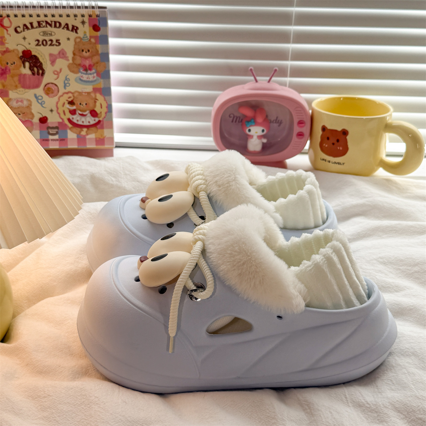 可爱大眼睛厚底防滑洞洞棉鞋