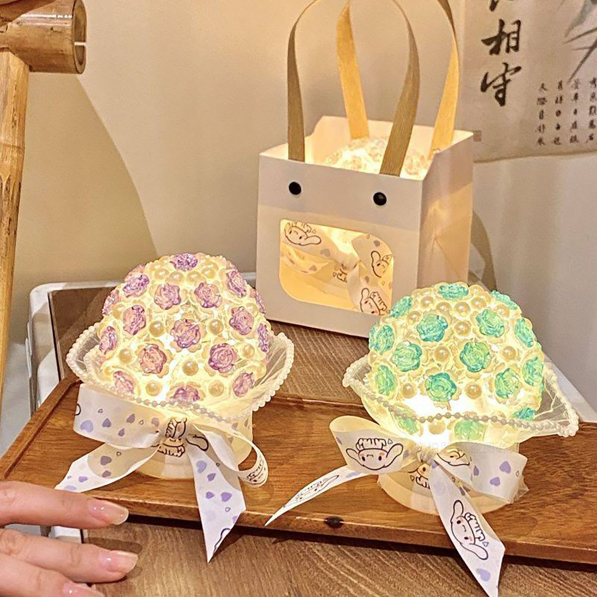 高颜值手捧花玫瑰花蕊小夜灯手工diy女生生日礼物闺蜜伴手礼花束