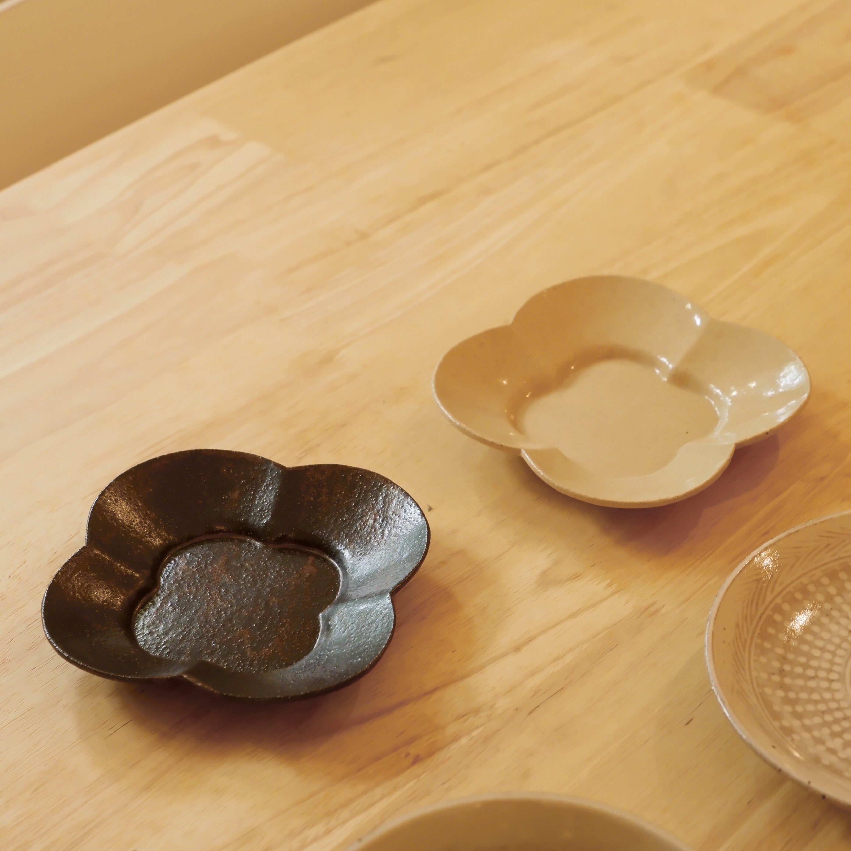 opm集市手工印胚布纹四瓣粗陶盘