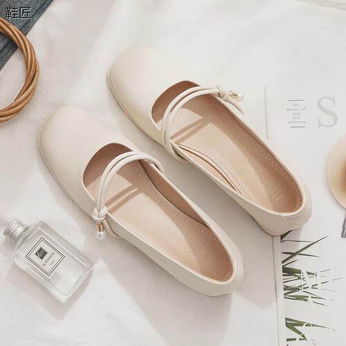 依依方头低跟单鞋女粗跟2022年