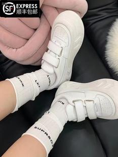 小白鞋白色魔术贴运动休闲鞋子女2024年新款面包女鞋厚底增高韩版