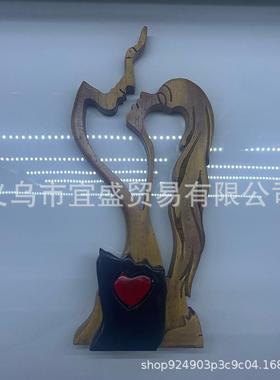 跨境情侣木头装饰品情人节摆件爱情礼品设计家居摆件树脂装修
