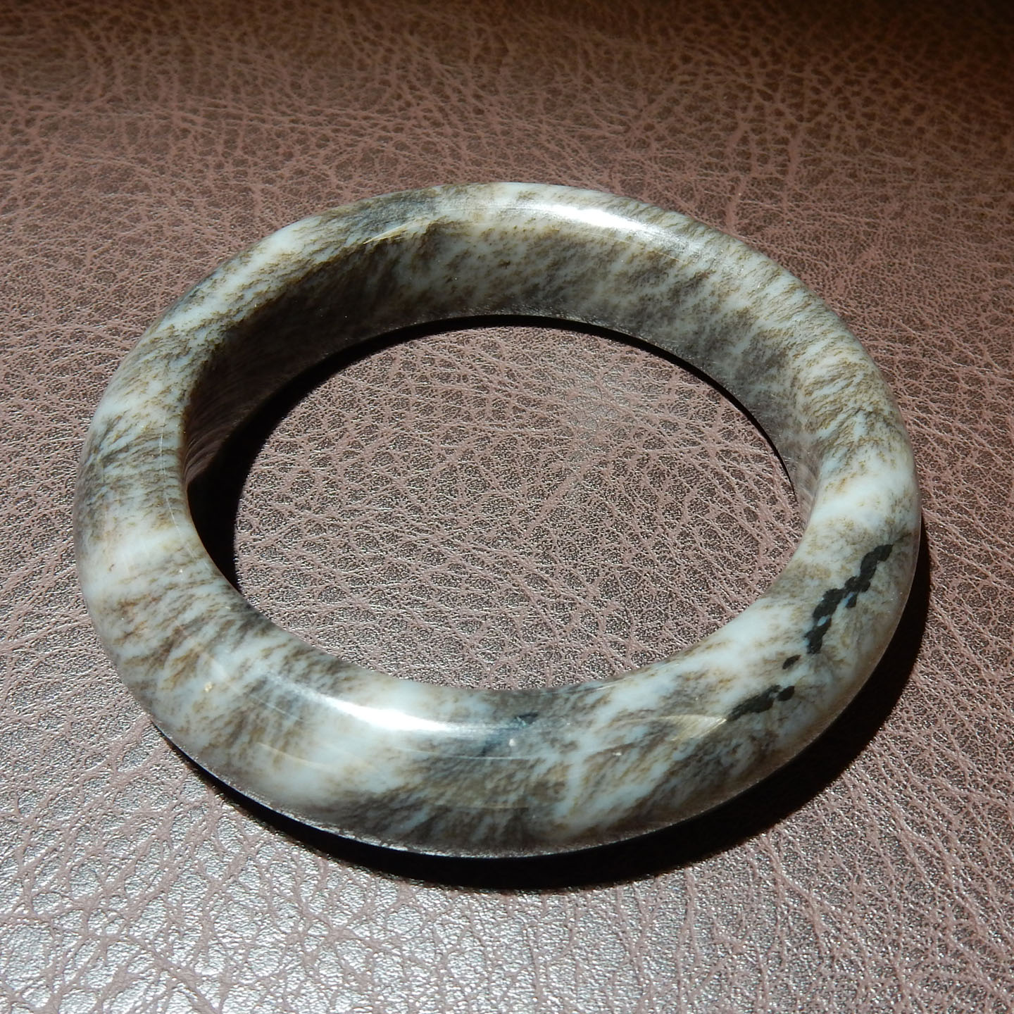 和田玉【野牛沟桂花糕手镯】56mm 圆条款 水墨纹理国风女士玉镯图片