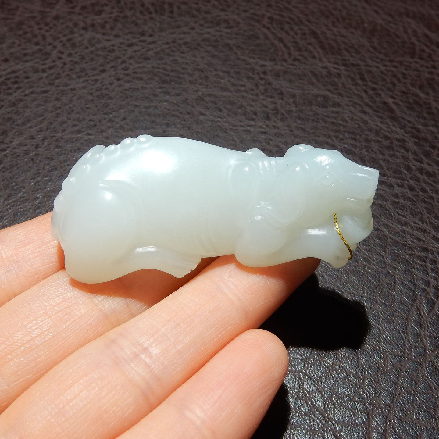 一方玉舍和田玉新疆且末料白玉生肖狗温润吊坠挂件