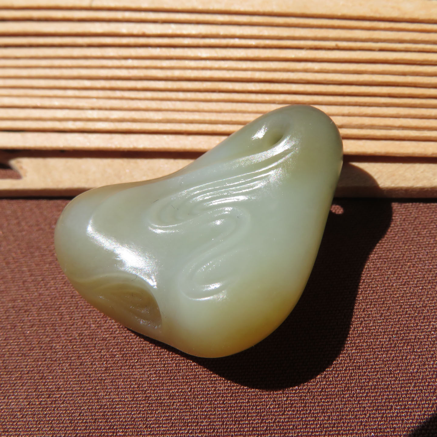 新疆和田玉青花籽料带糖吊坠 温润国风文玩挂坠