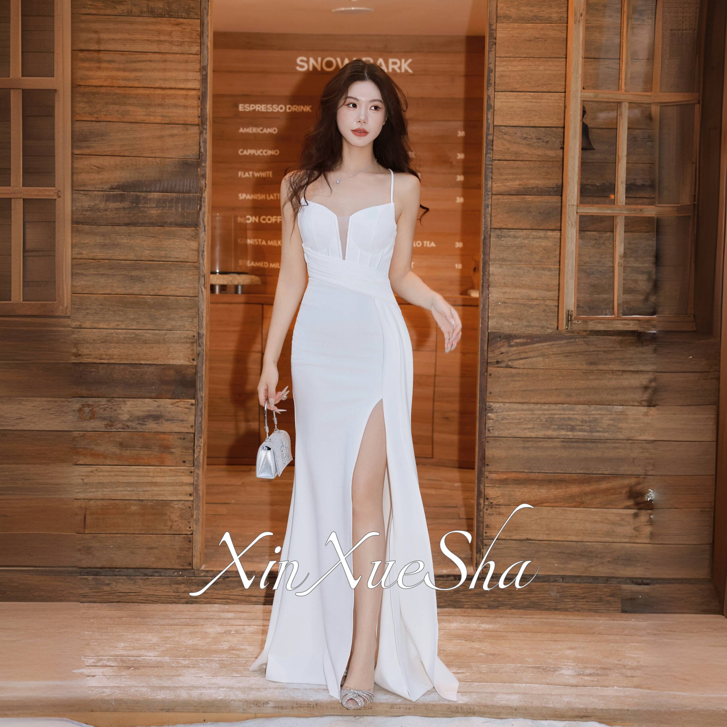 白色晚礼服重工2026新款吊带绑带修身显瘦主持人结婚裙宴会年会女