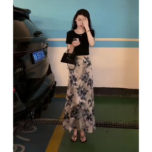 巨好看夏装 女潮 一整套轻熟小众不撞款 显瘦上衣碎花半身裙两件套装