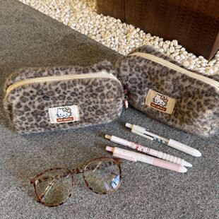 便宜又好看的笔袋新款卡其豹纹小猫笔袋ins毛绒大容量的化妆包