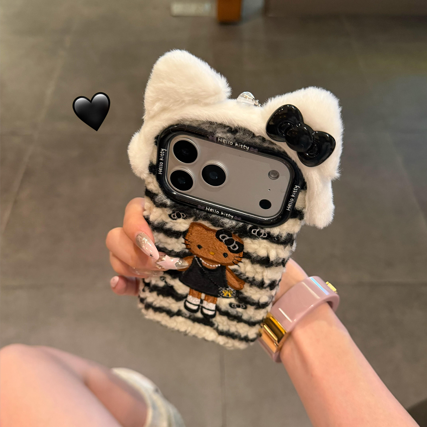 美牧秋冬毛绒刺绣kitty猫适用苹果17promax手机壳iphone16pro新款15可爱卡通17女14pm毛茸13小香风16全包创意