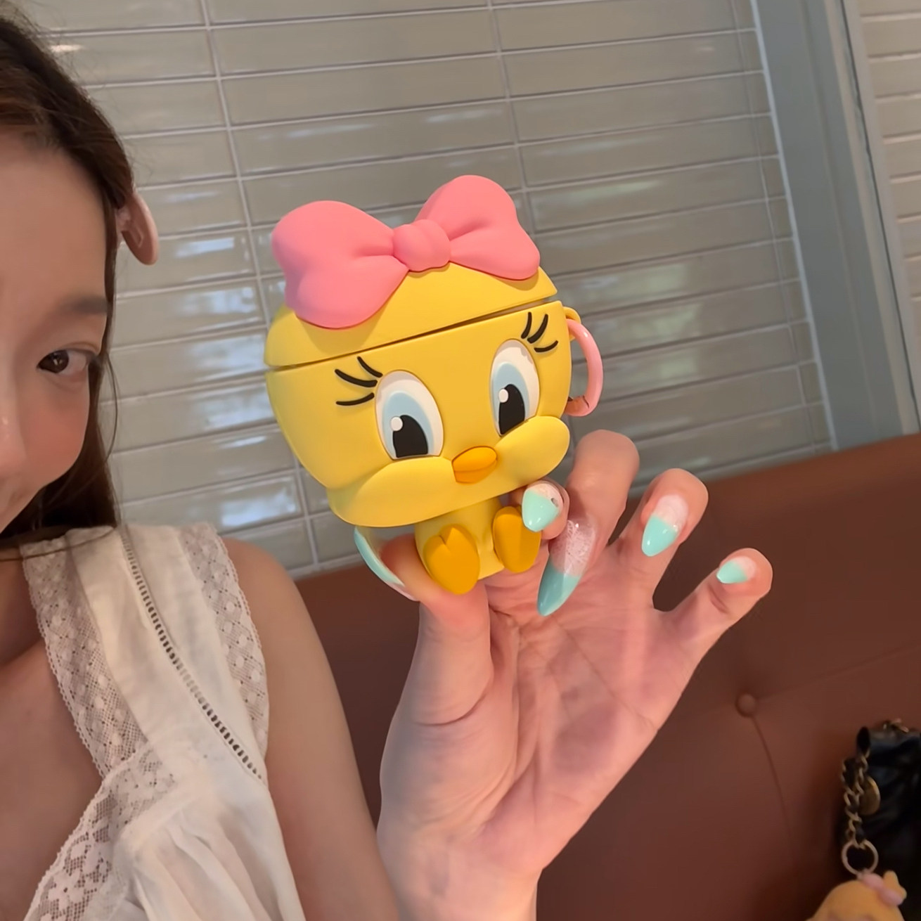 美牧可爱蝴蝶结小黄鸭适用airpodspro3保护套苹果airpods4挂绳耳机保护壳airpods3无线蓝牙通用1/2代全包硅胶图片