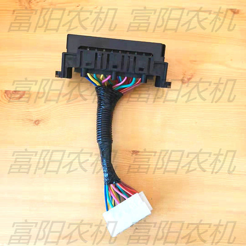 福田雷沃 欧豹拖拉机 704 754 804 854 904 1004保险盒 电器盒