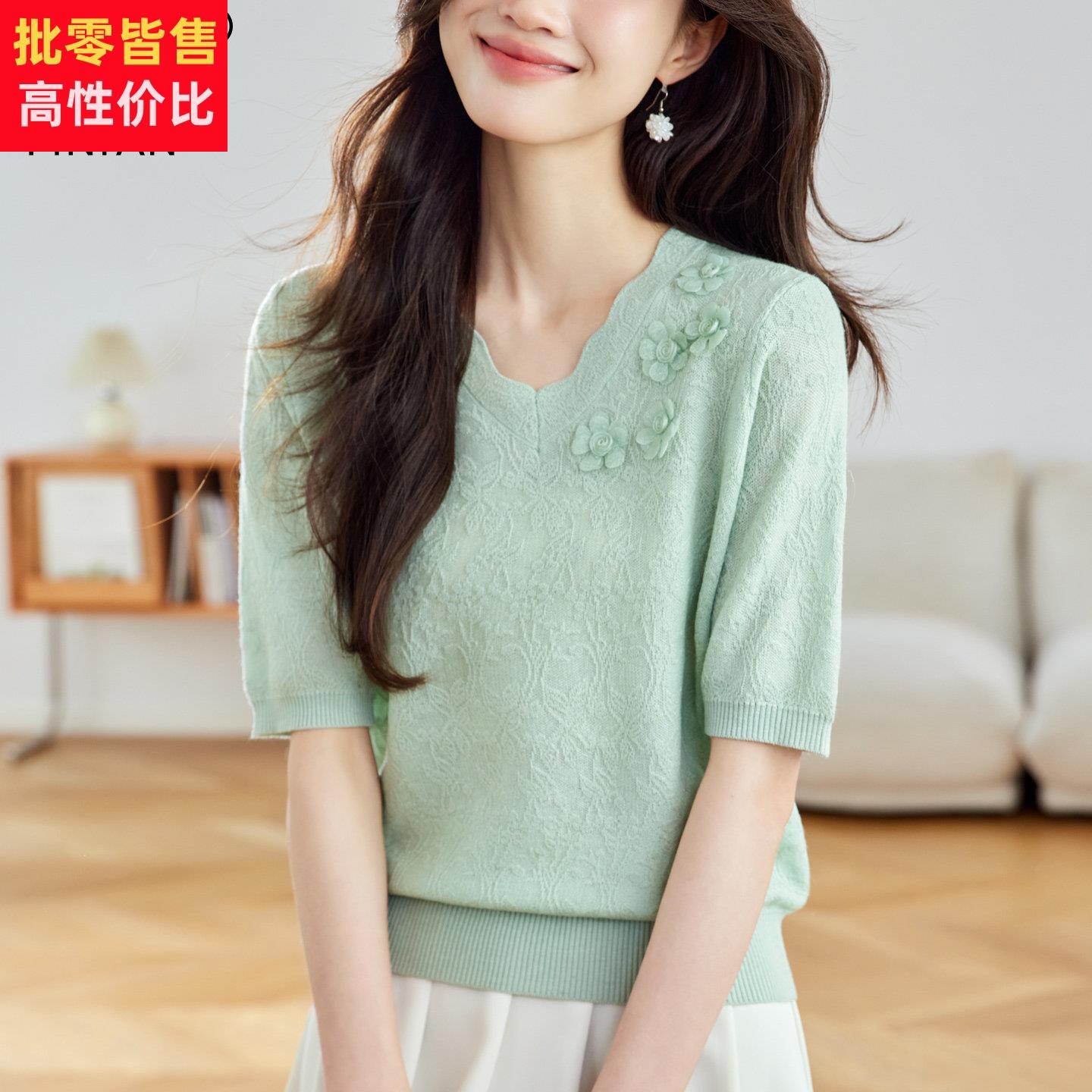 母亲节妈妈高级感夏装V领冰丝上衣服短袖T恤中老年女夏季减龄套装