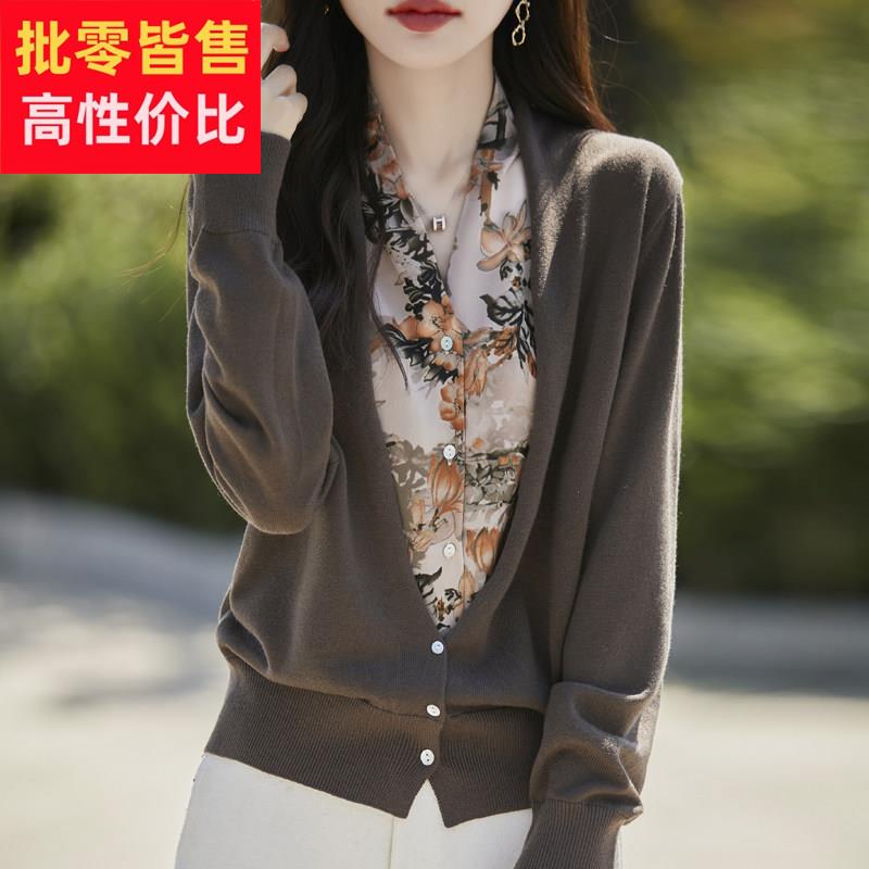 V领外套女春秋款2025新款假两件碎花加大码女装秋冬针织开衫毛衣