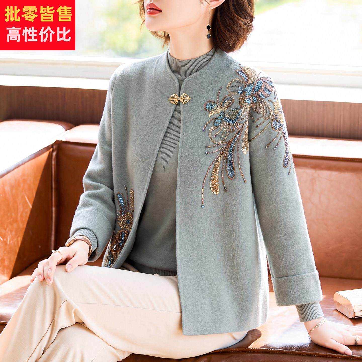 今年流行妈妈秋装针织开衫两件套2026新款中老年女装刺绣毛衣外套