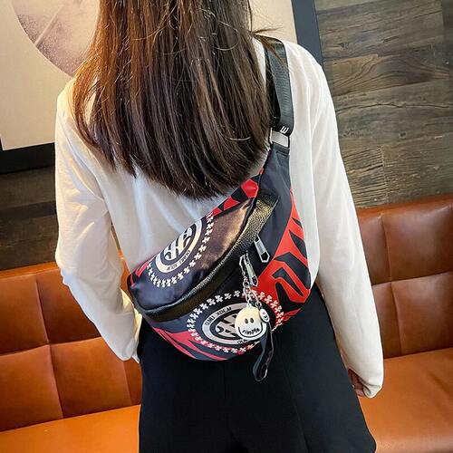 法国DUDK胸包女2026新款时尚饺子包休闲单肩包轻便笑脸挂件斜挎包