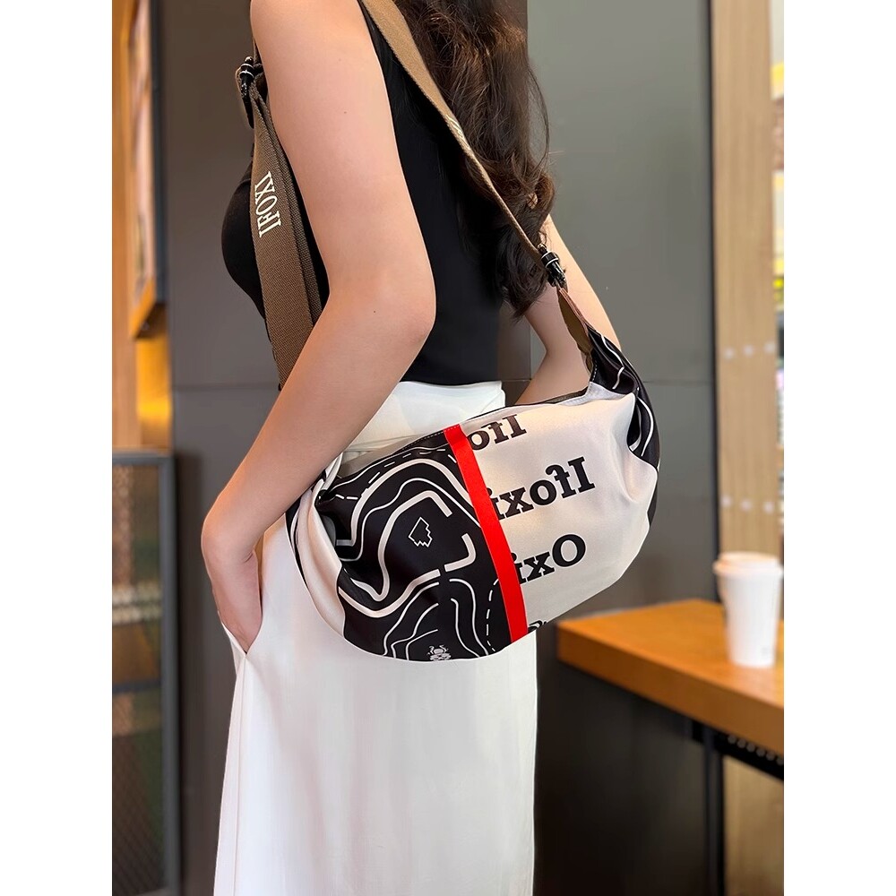 法国MKLUCK2025新款斜挎包女士潮牌牛津布单肩包个性通勤包饺子包