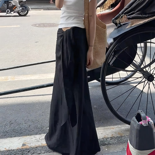 黑色时尚设计感一片式绑带半身裙