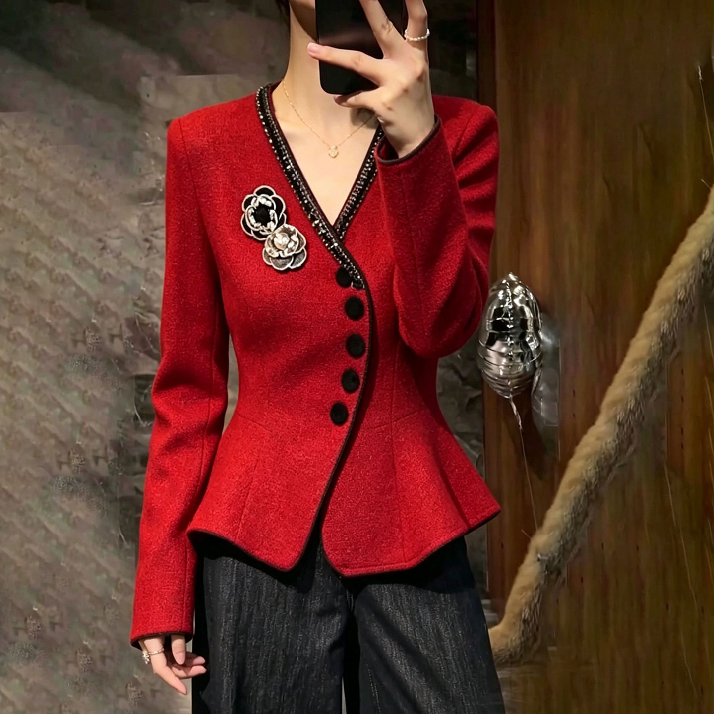 欧货高端钉珠镶边斜排扣大码上衣女2026秋季新款红色山茶花外套