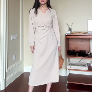 定制简约高档裙子 杏色高级感不规则设计遮肚连衣裙女2025早秋新款