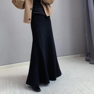 黑色高定大码丝绒贵妇包臀半身裙女2025秋季新款时髦洋气鱼尾长裙