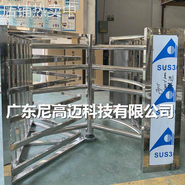 优质半高单向门旋转闸304不锈钢手推单项滚闸人行道三杆棍闸厂家