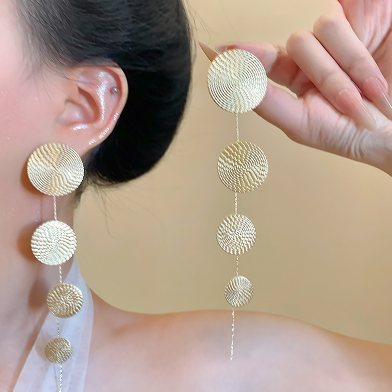 金色圆片长款流苏耳环