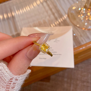 轻奢超闪小方糖黄钻戒指女食指戒时尚高级感爆款麻花网红开口指环