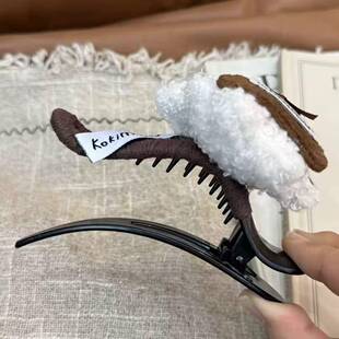 可爱毛绒小熊发夹女2025新款高端发夹一边夹侧边少女气质百搭发饰