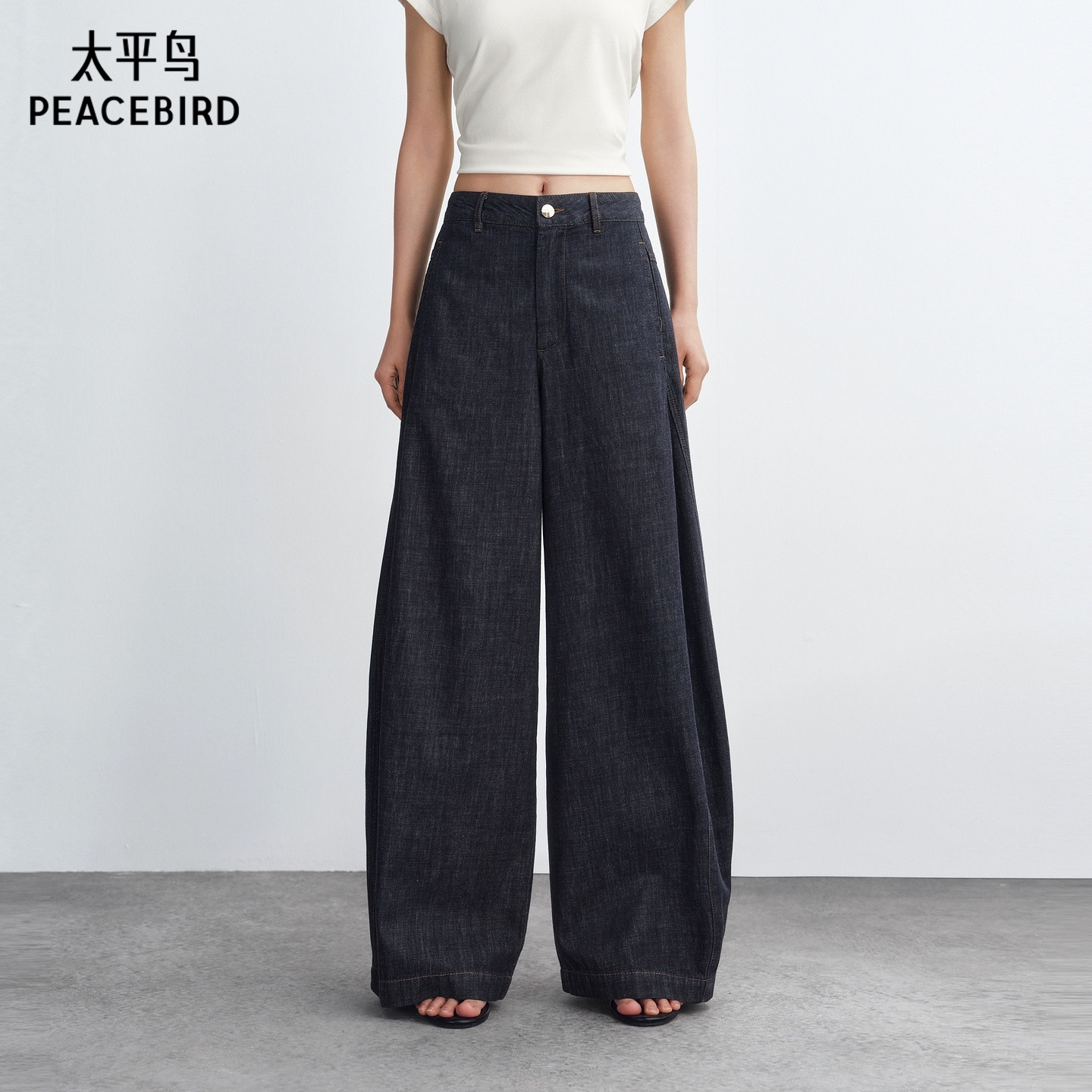 太平鸟高腰宽松弯刀牛仔裤2026年夏季新款原牛显瘦茧型阔腿牛仔裤
