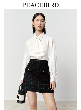 太平鸟女装冬季领结提花通勤冬翻领衬衫A1CAD4182