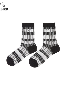 太平鸟女装秋季时尚潮流百搭黑色条纹中袜A1YGF3101