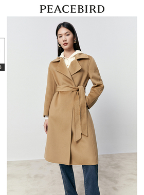 太平鸟女装大师甄绒系列浴袍式驼绒水波纹大衣A1AAD4337