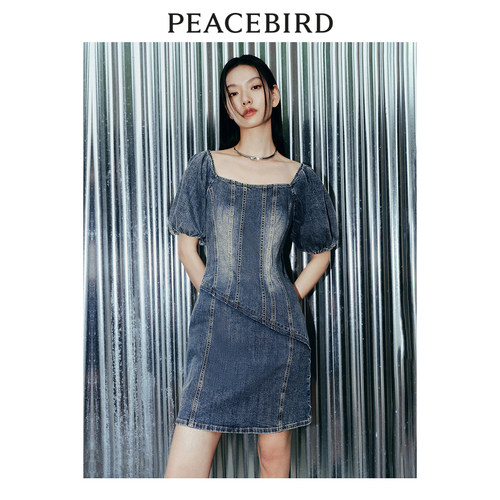 太平鸟女装设计感牛仔连衣裙
